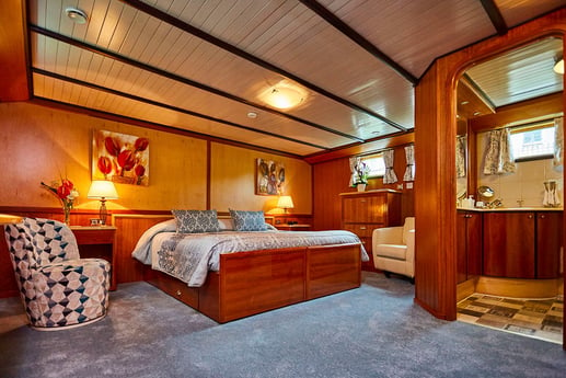 Spacious cabins with en suite bathrooms. Warmly decorated to make your stay as comfortable as possible.