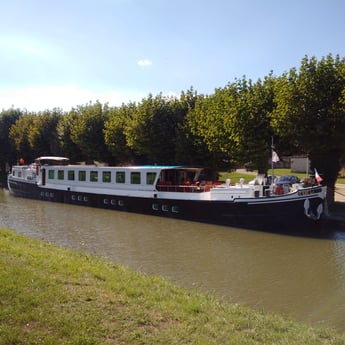 Moored in Montbouy