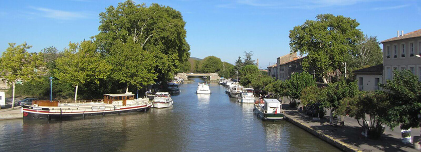 Eine Flusskreuzfahrt von Béziers nach Carcassonne führt Sie entlang vieler wunderschöner Dörfer entlang des Canal-du-Midi